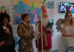 I STONAT SE DÁ S ÚSMĚVEM aneb prosinec 2018 na dětském oddělení