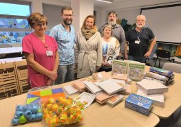 Postýlky na dětském oddělení se zahalí do barev