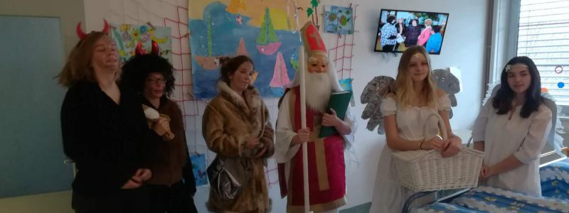 I STONAT SE DÁ S ÚSMĚVEM aneb prosinec 2018 na dětském oddělení