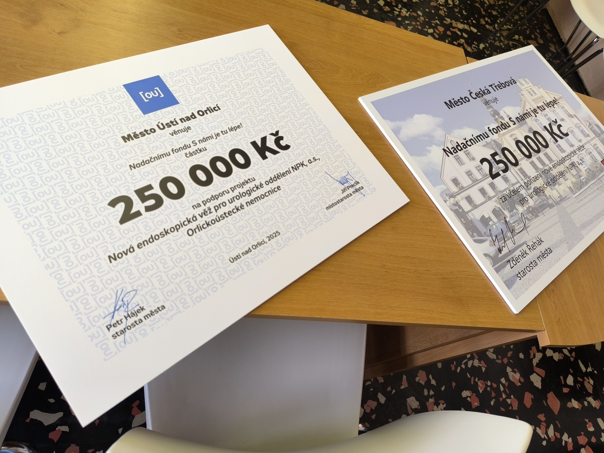 Česká Třebová a Ústí nad Orlicí předaly nadačnímu fondu 500 tis. Kč